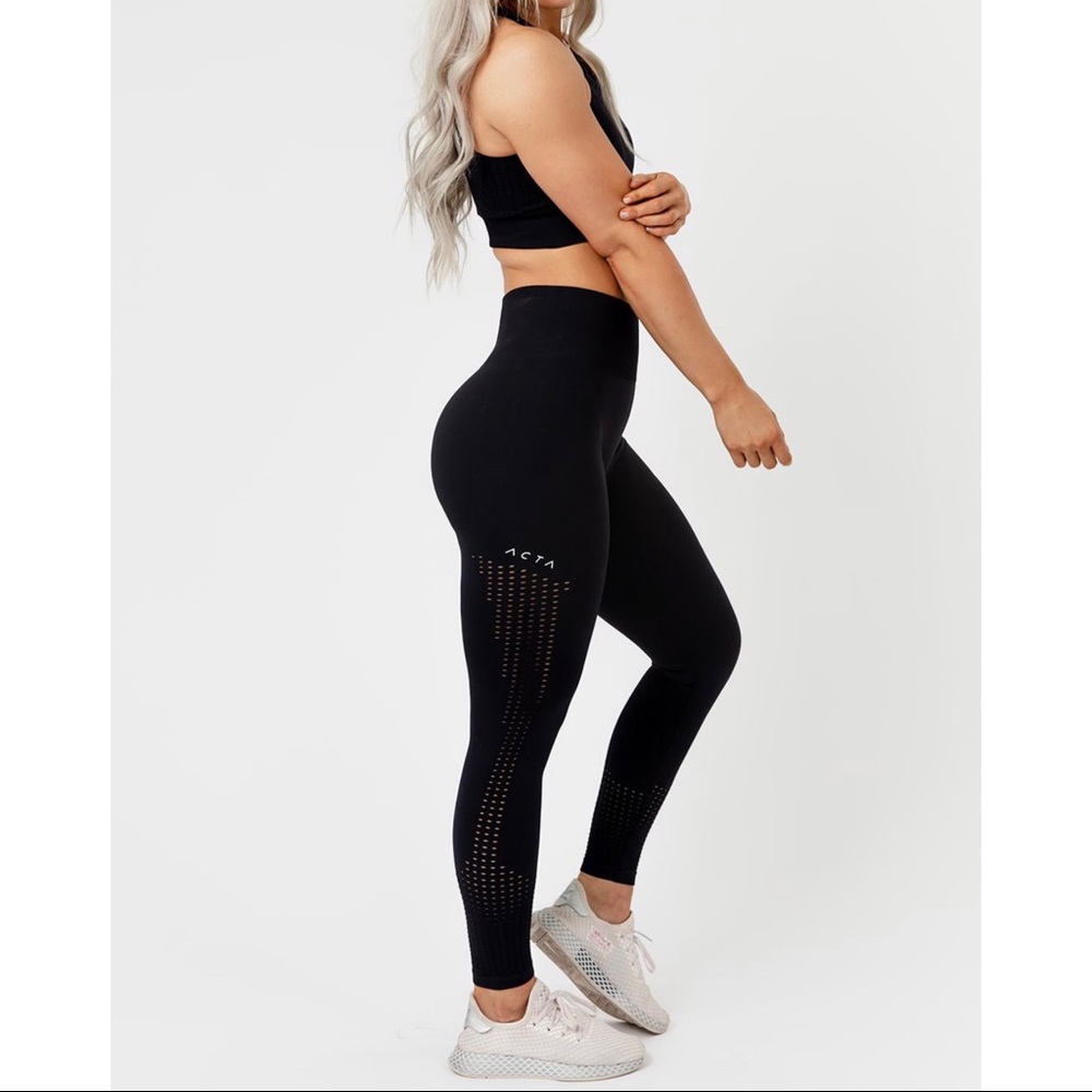 ACTA Perforated Seamless Leggings